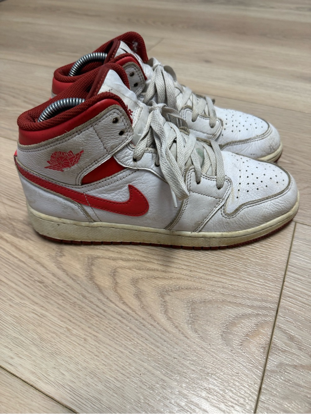 Nike Air Jordan 1 Mid SE ‘White Dune Red' sneakers,  Youth 7